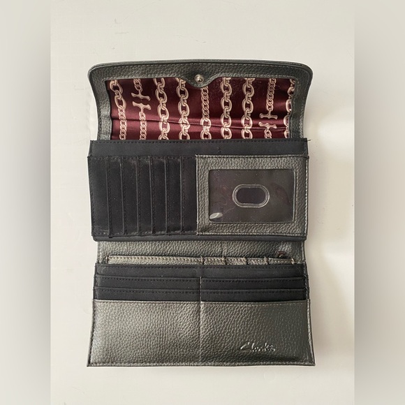 Clarks Pebble Leather Metallic Silver Gray Tri-Fold Wallet - Picture 2 of 11